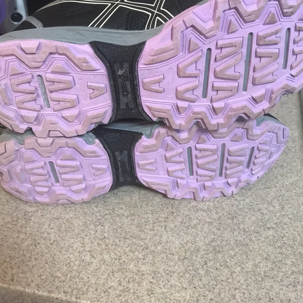 ASICS - Picture 7 of 7